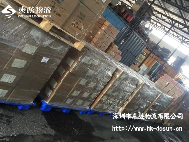 服裝到香港進(jìn)出口，服裝到香港物流，運(yùn)輸服裝到香港，發(fā)服裝到香港物流，服裝物流香港專線--東勝物流；深圳到香港物流,香港物流專線,深圳香港進(jìn)出口,中港物流,香港深圳貨運(yùn)運(yùn)輸,深圳市東勝物流有限公司