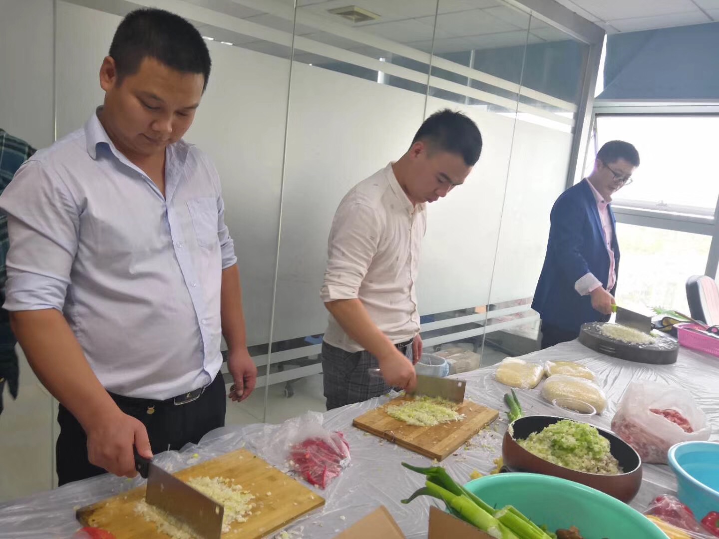 東勝物流--冬至的歡樂(lè)時(shí)光，深圳到香港物流,香港物流專線,深圳香港進(jìn)出口,中港物流,香港深圳貨運(yùn)運(yùn)輸_深圳市東勝物流有限公司