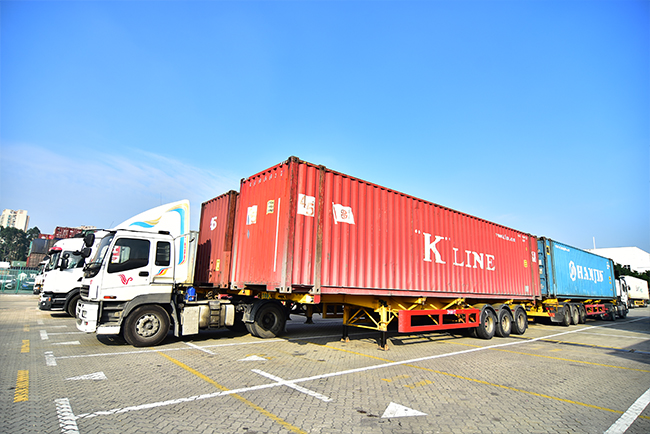 深圳到香港物流公司如何提高服務(wù)？深圳到香港物流-香港物流專(zhuān)線(xiàn)-中港貨運(yùn)物流運(yùn)輸專(zhuān)線(xiàn)-佛山到香港物流專(zhuān)線(xiàn)-一般貿(mào)易進(jìn)出口報(bào)關(guān)代理-倉(cāng)儲(chǔ)配送-深圳市東勝物流有限公司