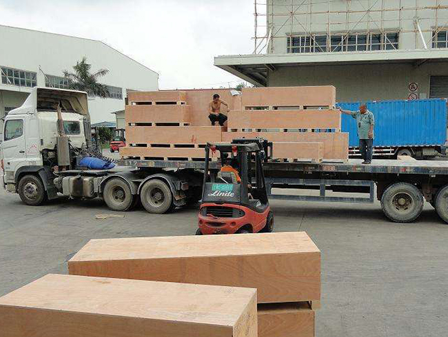 參展貨物運輸?shù)桨拈T/香港參展運輸注意事項；深圳到香港物流-香港物流專線-中港貨運物流運輸專線-佛山到香港物流專線-一般貿(mào)易進出口報關(guān)代理-倉儲配送-深圳市東勝物流有限公司