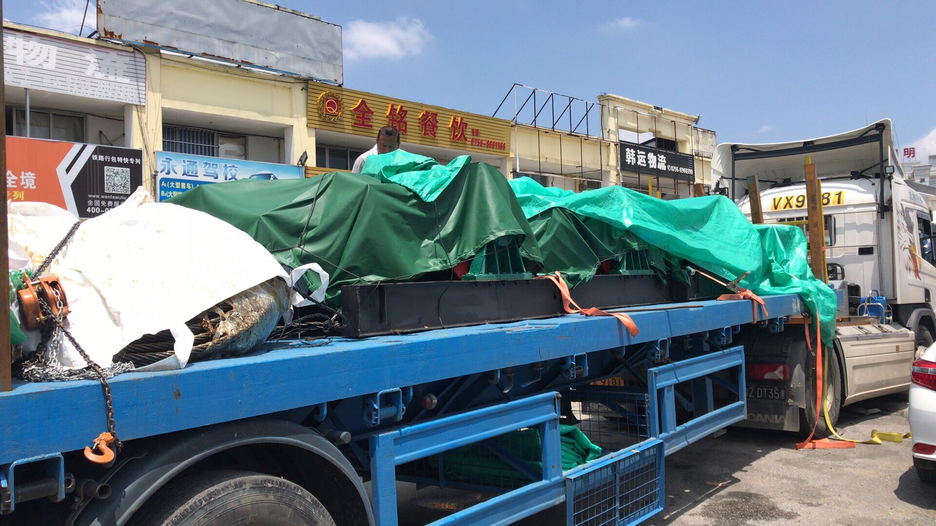 香港物流專線退換貨須知；深圳到香港物流-香港物流專線-中港貨運(yùn)物流運(yùn)輸專線-佛山到香港物流專線-一般貿(mào)易進(jìn)出口報(bào)關(guān)代理-倉(cāng)儲(chǔ)配送-深圳市東勝物流有限公司