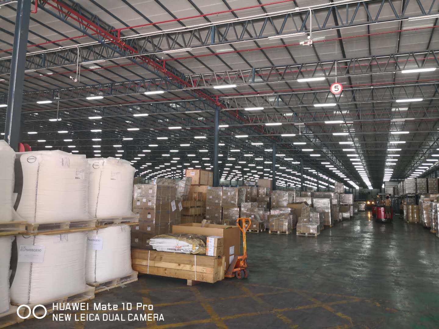 大型模具運輸：佛山發(fā)貨到香港，佛山到香港物流