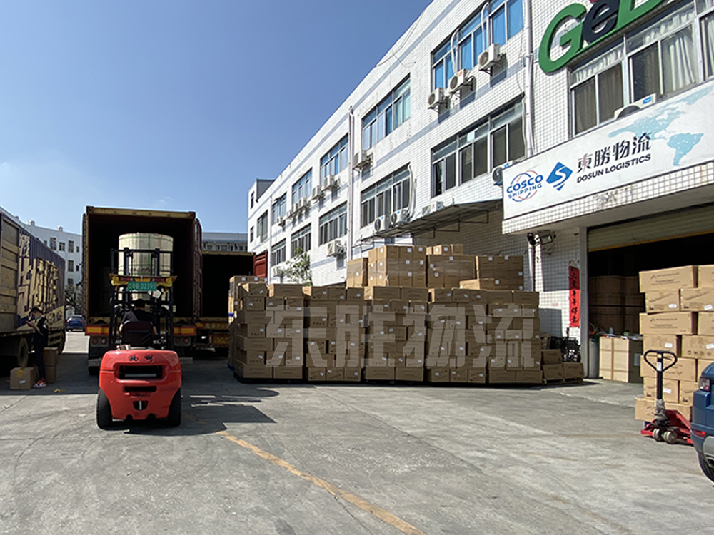 口罩，防護面罩等防護物資出口-東勝物流倉庫裝貨現(xiàn)場圖