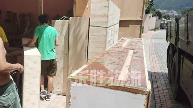 廣東深圳發(fā)貨到香港，澳門物流專線，深圳東勝物流貨物裝車現(xiàn)場圖