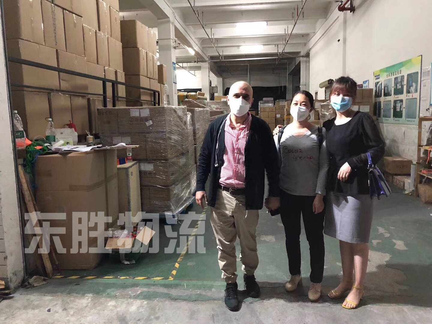 意大利客戶(hù)口罩出口運(yùn)輸?shù)轿宜緜}(cāng)庫(kù)考察，現(xiàn)場(chǎng)圖
